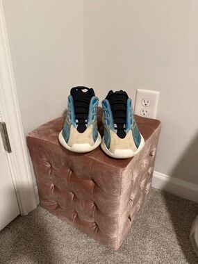 Men’s Adidas Yeezy 700 V3 ‘Arzareth’